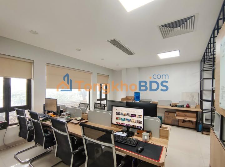 Cho thuê văn phòng 110m² Lê Văn Lương, Thanh Xuân - Sẵn sàng làm việc ngay!