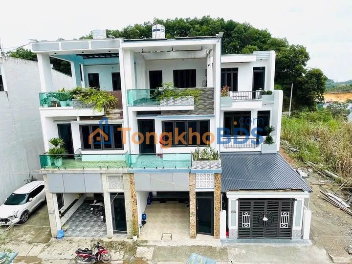 Đất Sổ Đỏ Sân Bóng Hoàng Nam 105m² - Giá 1.8 Tỷ