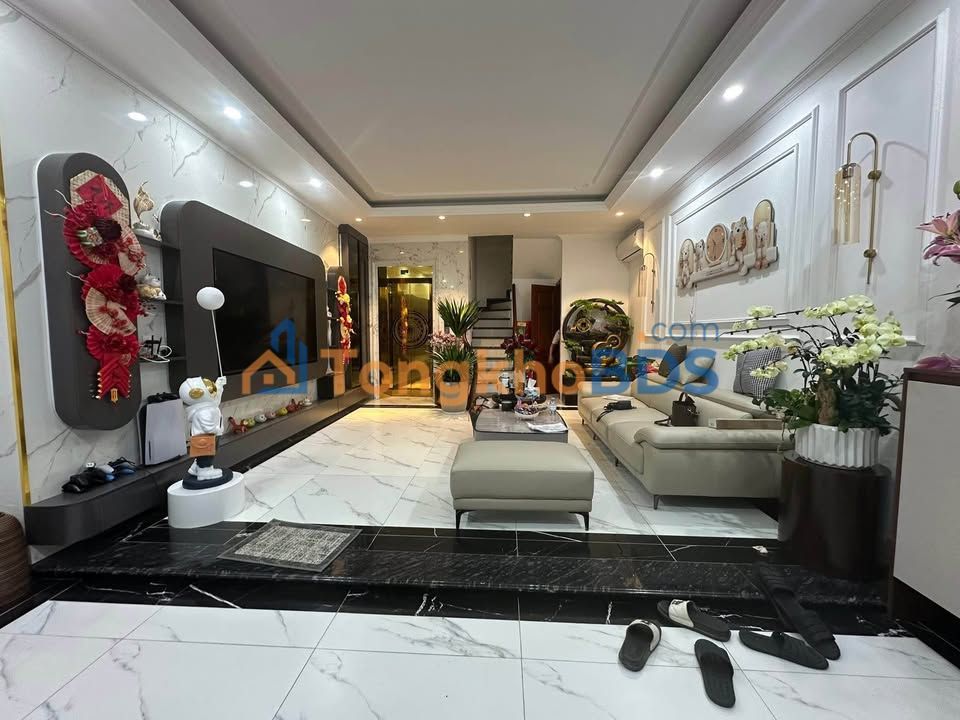 Nhà Lô Góc 5 Tầng Thang Máy Hồng Mai, Hai Bà Trưng - 50m² Giá 22 Tỷ