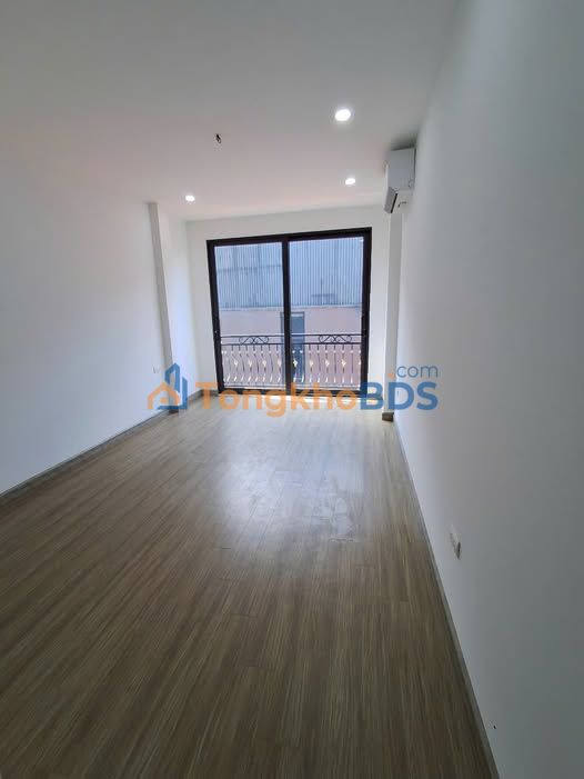 Nhà lô góc 5 tầng thang máy phố Đức Giang, Long Biên - Hơn 10 tỷ