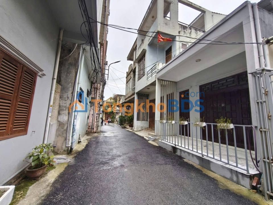 Nhà 1.5 Tầng Nguyễn Đức Cảnh, Đồng Hới - 65m², Hướng Tây Nam, Giá 2.x Tỷ