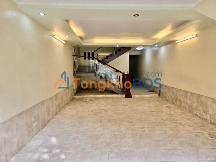 Nhà Mặt Tiền Hạ Lý 100m² - 5 Tầng, Vị Trí Vàng Hải Phòng