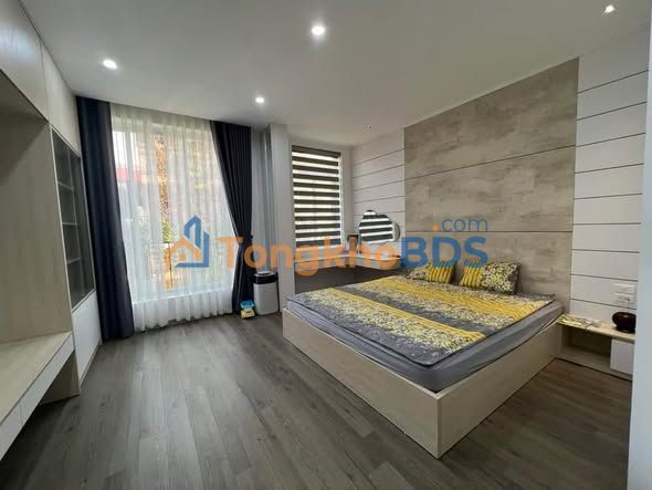 Nhà 64m² Hoàng Cầu, 6 Tầng Thang Máy, Ô Tô Vào Nhà - Giá Tốt