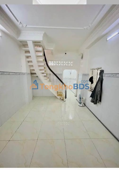 Nhà Nguyên Căn Hẻm Trần Phú Q5 - 21m², Giá 9.5 Triệu, Sẵn Sàng Vào Ở