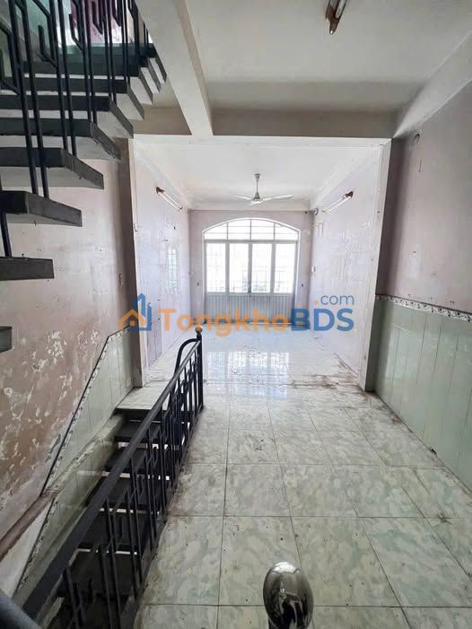 Nhà Mặt Tiền Nguyễn Huệ Phan Thiết - Kinh Doanh Đắc Lợi, 3 Tầng, 110m²