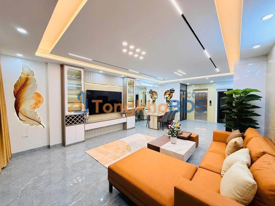 Bán Gấp Nhà Lạc Long Quân 62m² 6 Tầng - 15 Tỷ - Lô Góc, Ô Tô Tránh