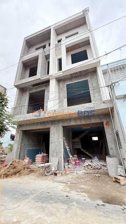 Nhà 4 Tầng Ngõ Thông An Dương - Ô tô vào nhà, Full Nội thất - 3.45 Tỷ