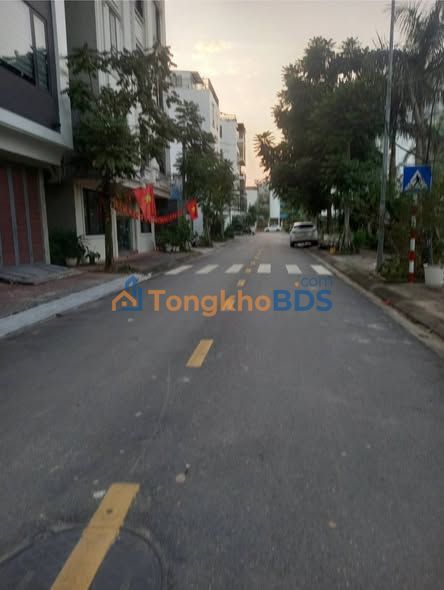 Nhà 5 Tầng Đặng Vũ, Long Biên - 40m² Kinh Doanh, Ô Tô Tránh, Sổ Đỏ Vuông Đẹp