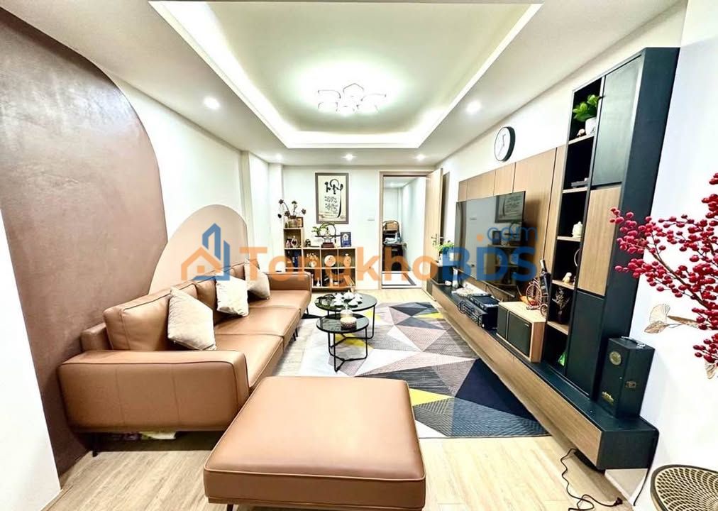 Nhà Phân Lô Nguyễn Lân 45m² 6 Tầng - Ô Tô Đỗ Cửa, Sổ Đỏ Sẵn Sàng