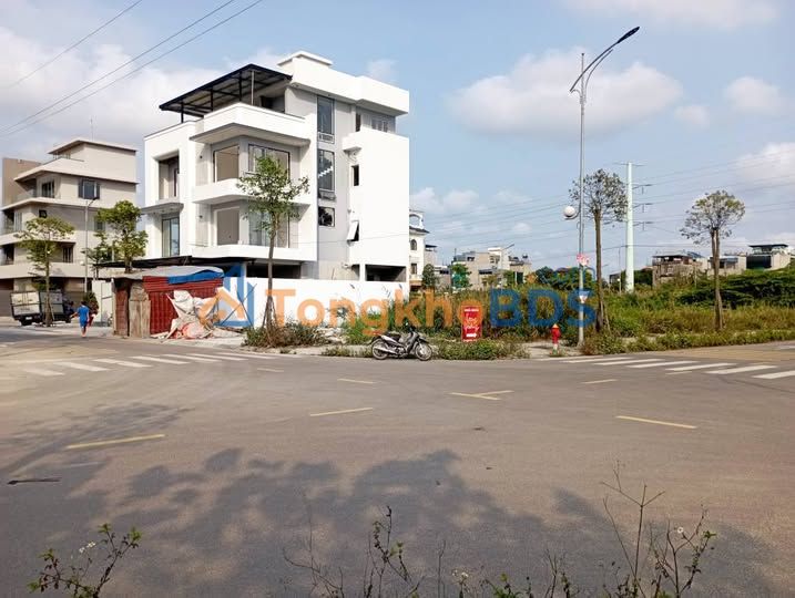 Bán Lô Góc Biệt Thự Nguyễn Công Trứ, Nam Định 252m² Giá 12 Tỷ