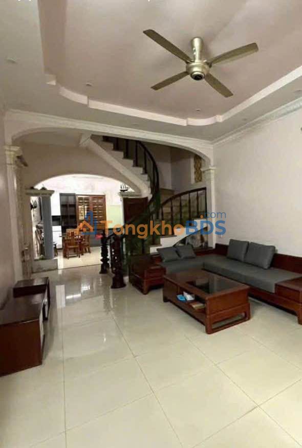 Cho thuê nhà 3.5 tầng khu đô thị Trần Hưng Đạo, Thái Bình - Ô tô đỗ cửa