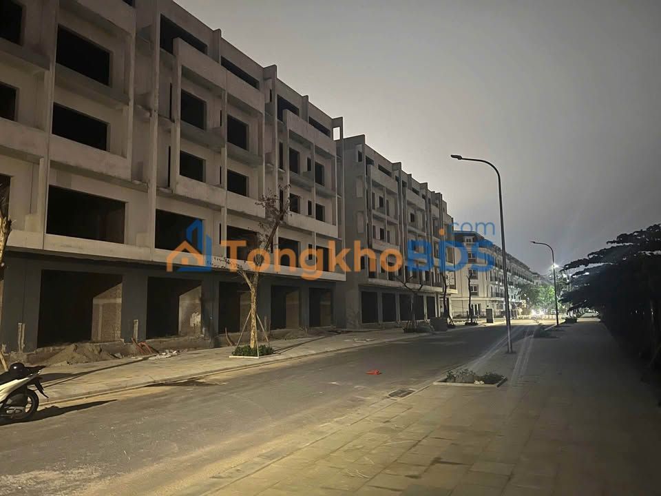 Bán Gấp Townhouse Nguyễn Mậu Tài, Gia Lâm - 75m², 5 Tầng, Giá Tốt Nhất