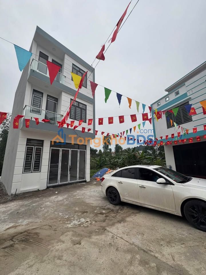 Nhà 55m² Phường Hà Tu, Hạ Long - Ô tô đỗ cửa, 3PN Giá 2 Tỷ