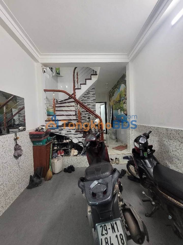 Nhà Lô Góc Nguyễn Văn Linh, Long Biên 40m² 4 Tầng - Sẵn Sàng Ở Ngay!