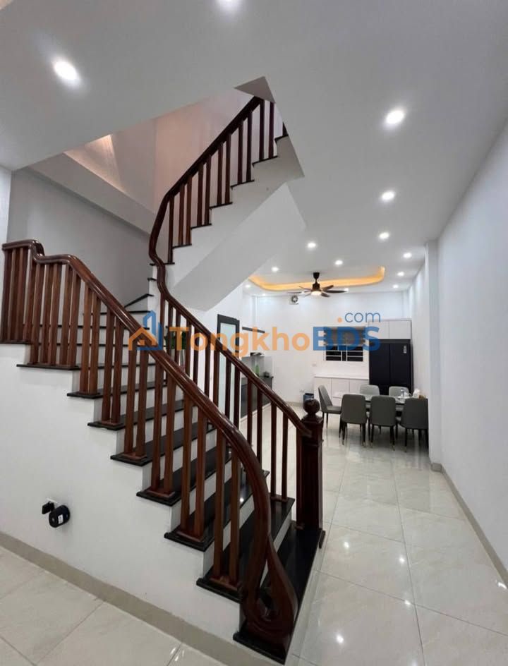 Nhà 5 Tầng Tứ Hiệp 40m² - Ngõ Ô Tô, Sổ Đỏ Chính Chủ