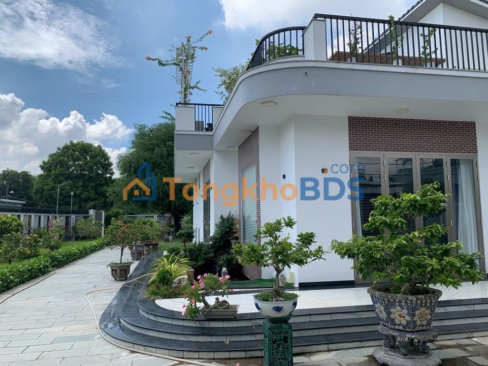 Bán Biệt Thự Góc 711m² Thới Tam Thôn, Hóc Môn - Giá 21.5 Tỷ TL