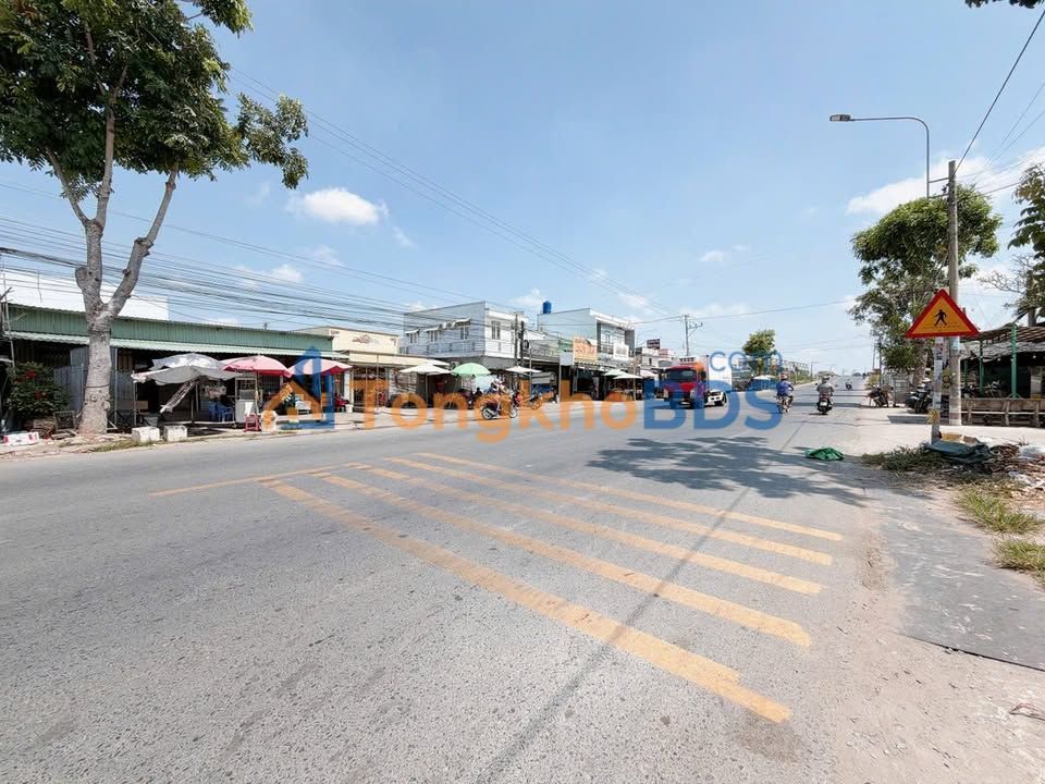 Nhà Tân Cổ Điển 2 Tầng Mặt Tiền Đê Cần Giuộc - Sổ Sẵn 1.95 Tỷ