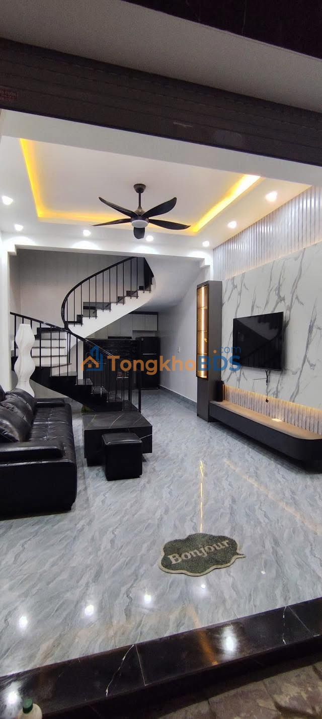 Nhà Chính Chủ 40m² Ngay Chân Cầu Rào 1, Hải Phòng - Sổ Đỏ, 3 Tầng, Giá 2.85 Tỷ