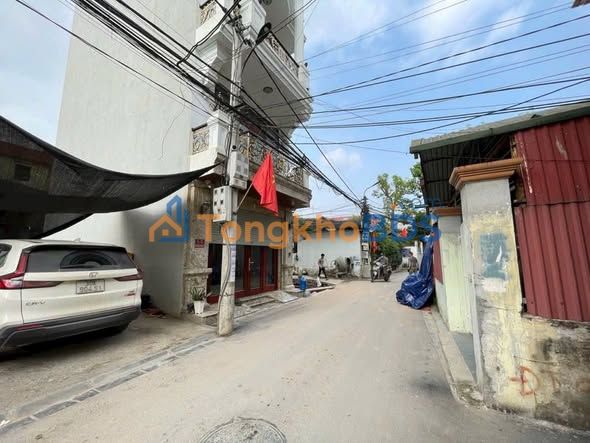 Nhà 40m² 4 tầng, Ô tô đỗ cổng, Sổ đỏ chính chủ - Đông Anh