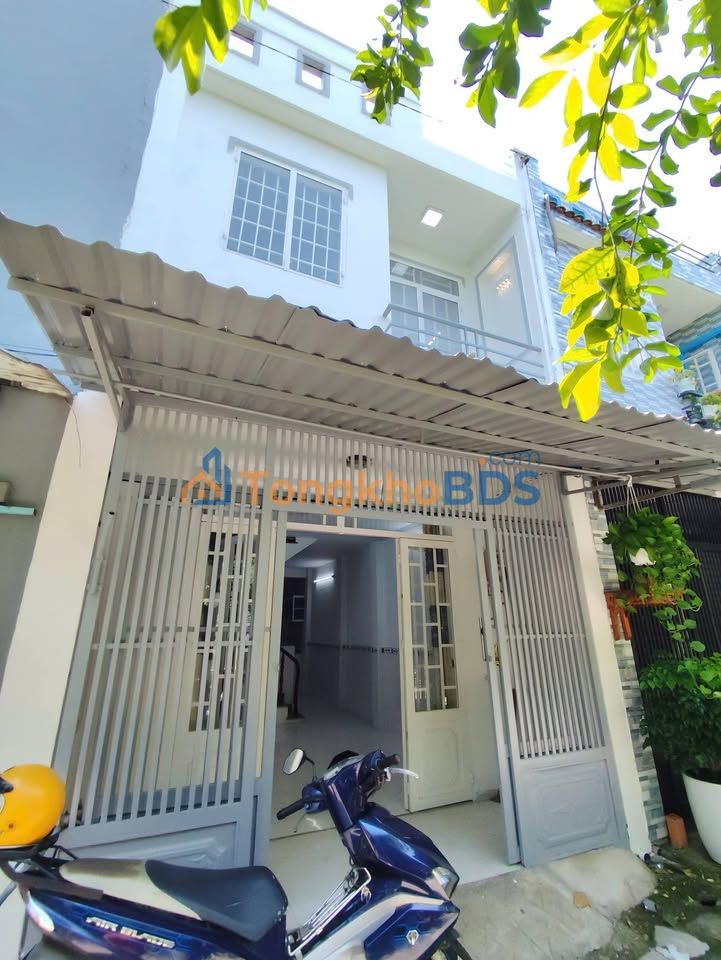 Nhà Hóc Môn 40m² - 1.88 Tỷ, 2PN, Sổ Hồng Chung, Gần Chợ Đầu Mối