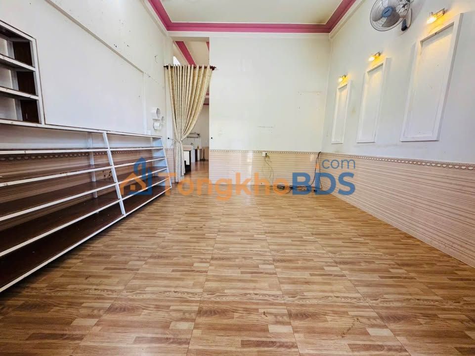 Nhà Mặt Tiền 400m² Kinh Doanh Tốt - Gần Lê Duẩn, Pleiku