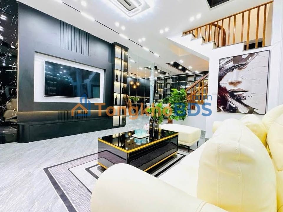 Nhà 5 Tầng Vương Thừa Vũ 41m² - Sổ Đỏ Chính Chủ, Ngõ Ô Tô