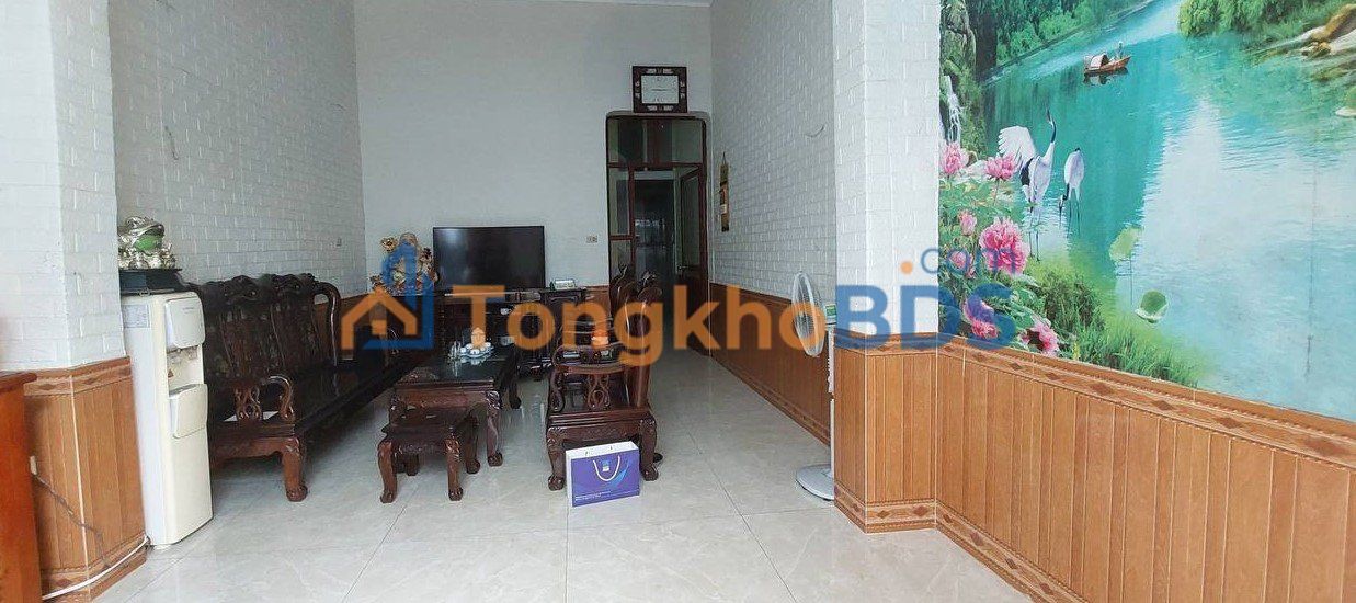Nhà Nguyên Căn 56m² Long Biên - Full Đồ, Ô Tô Đỗ Cửa, 8 Triệu/Tháng