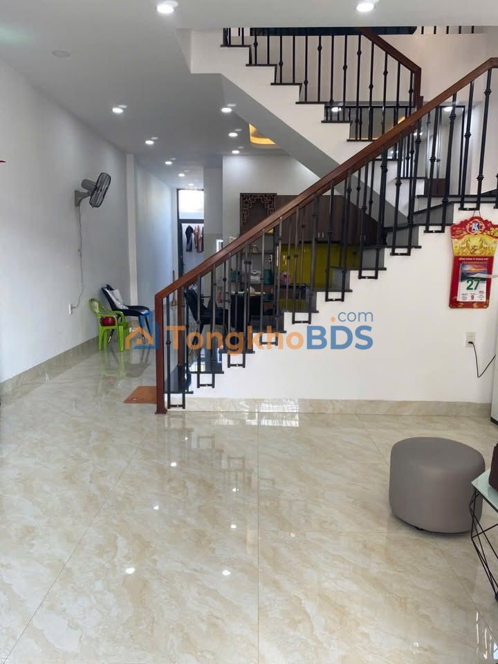 Nhà 2 Tầng Vĩnh Ngọc 100m² - Ô Tô Vào Cửa - Giá 3.95 Tỷ