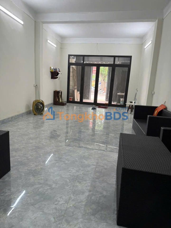 Mặt Tiền Phố Đông, An Khánh: Nhà 100m² 2 Tầng Giá 10 Triệu/Tháng