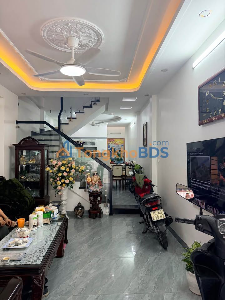 Nhà Mặt Ngõ Kinh Doanh Thiên Lôi 50m² - Lô Góc, Ô Tô Đỗ Cửa