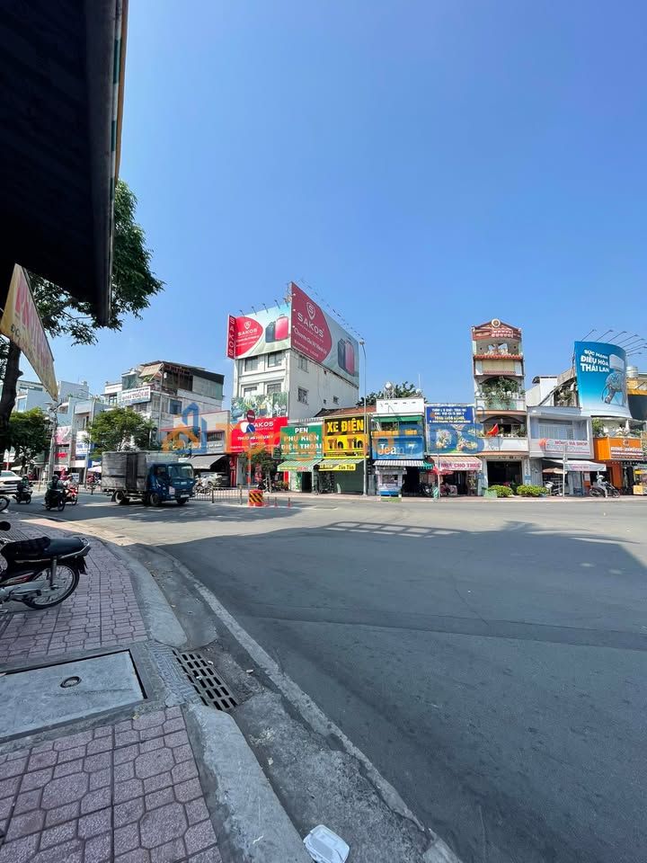 Nhà Mặt Tiền Góc Bùng Binh Phú Lâm, Q6 - 30m² - 88 Tỷ - KD Sầm Uất