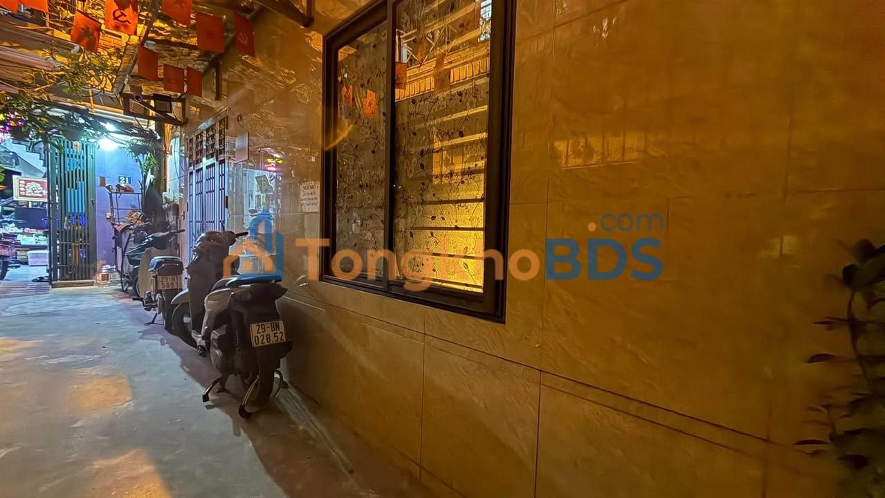 Nhà Mặt Tiền Cầu Giấy 32m² 5 Tầng - Căn Góc Hiếm, Giá 10.5 Tỷ