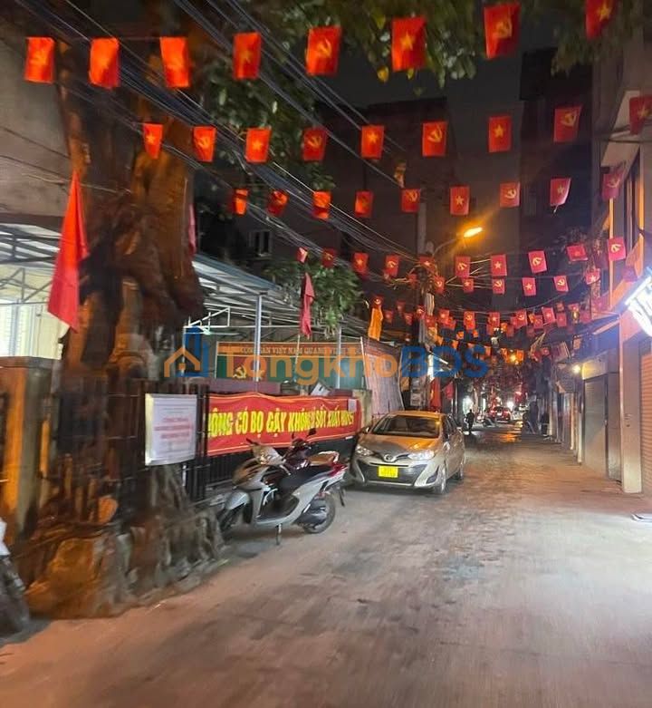 Nhà 6 Tầng Thang Máy Định Công 43m² - Ô Tô Đỗ Cổng - 8 Tỷ