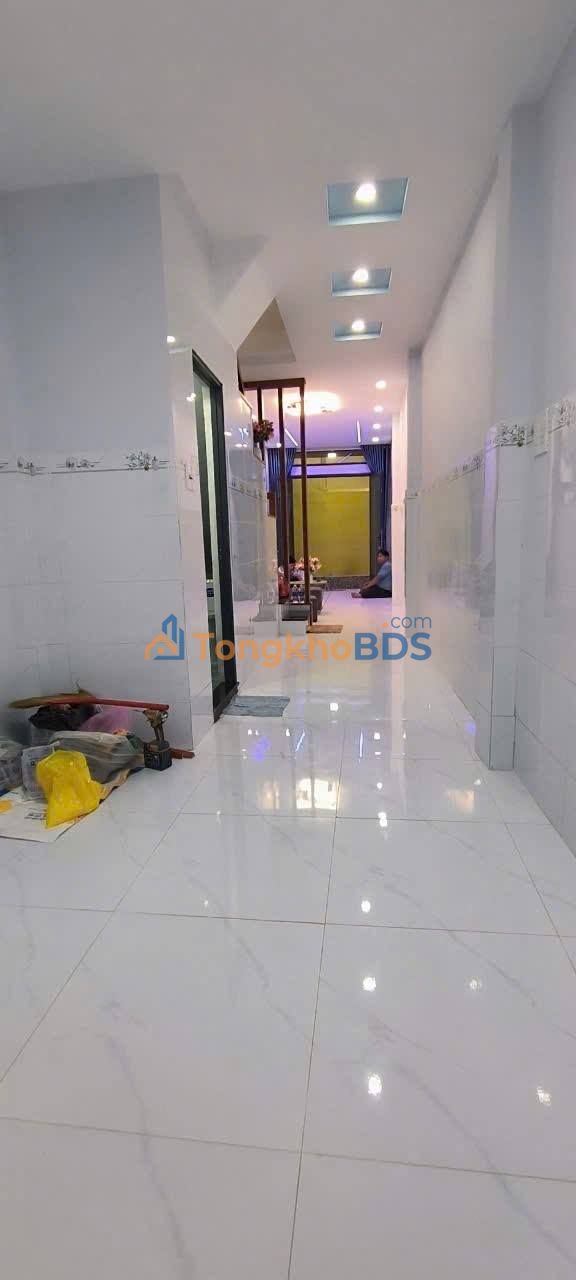 Nhà 33.8m² Cách Mạng Tháng 8, Q3 - Giá 4 Tỷ, Sẵn Ở Ngay