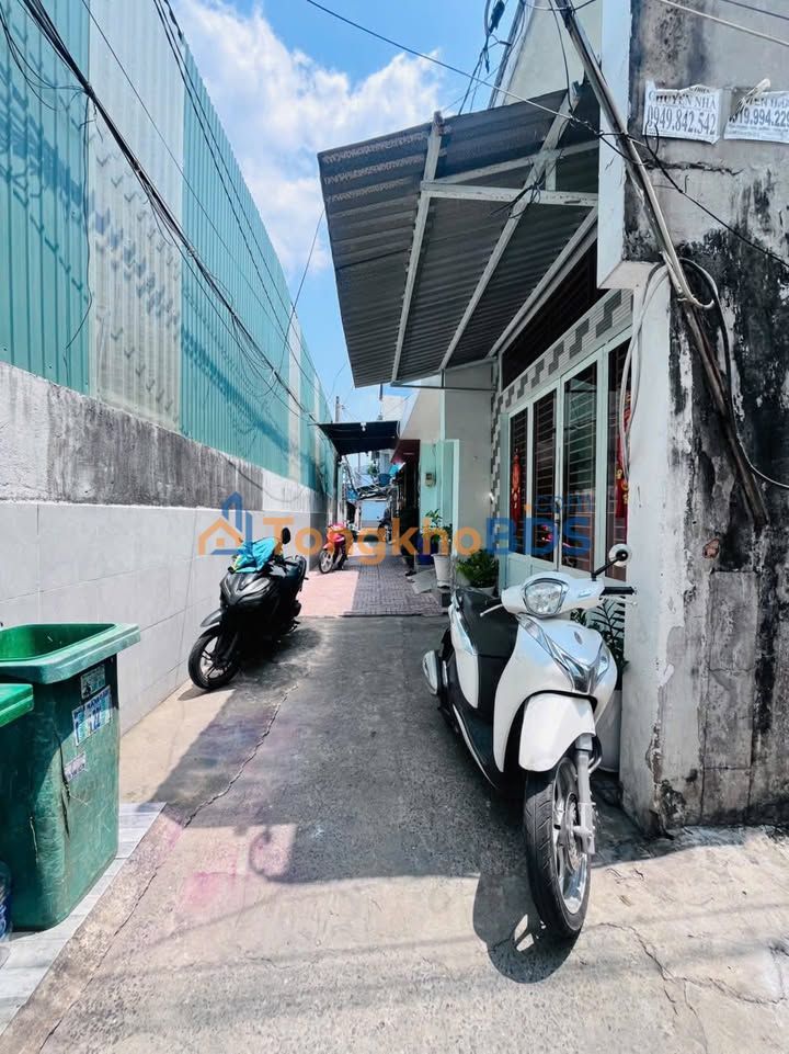 Bán Gấp Nhà Góc Phạm Hùng, Bình Chánh - 40m², 2PN, Sổ Hồng Riêng