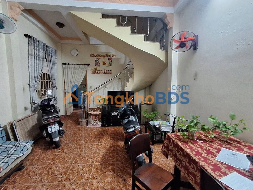 Nhà 3 Tầng Mặt Tiền Huỳnh Tấn Phát, Dĩ An - 250m² Sổ Hồng Hoàn Công