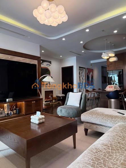 Bán gấp căn hộ Royal City 130m² - 2PN, full nội thất, giá 13.9 tỷ