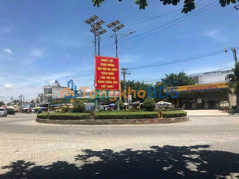 Nhà Vườn 636m² Mặt Tiền Đường Xe Ben, Đức Hòa - Giá 2.4 Tỷ