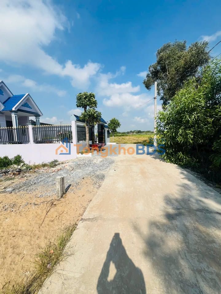 Đất Nền Bến Lức 200m² - Sổ Hồng Sẵn Sàng, Giá 950 Triệu