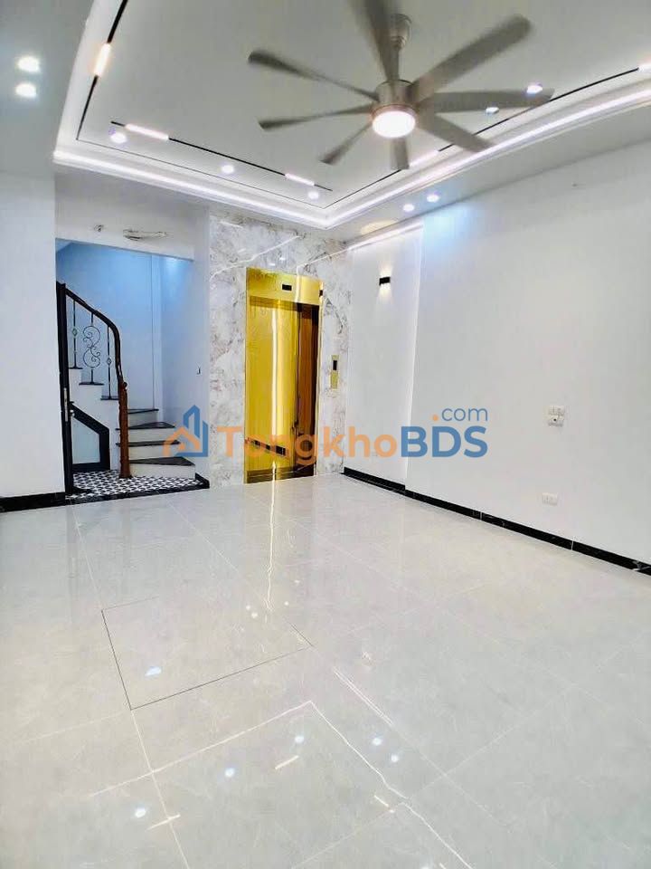 Nhà Phố Kinh Doanh Mặt Ngõ Ô Chợ Dừa, Đống Đa - 33m² 7 Tầng, 12 Tỷ