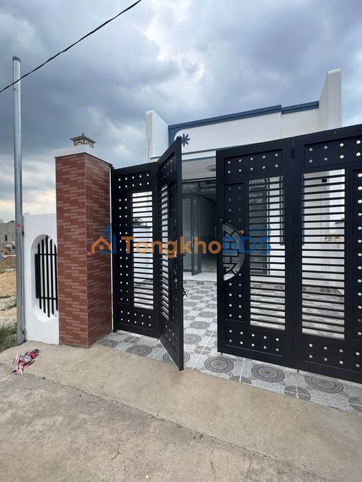 Nhà Sổ Riêng 100m² Trảng Bom - 1.2 Tỷ, Xe Hơi, Giếng Trời