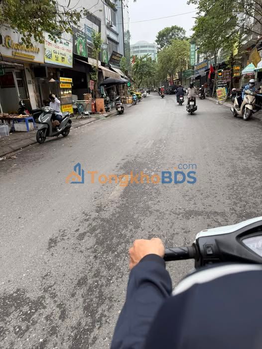 Đất nền Văn Điển 32m² - Sát Chợ, Ô tô đỗ cửa, Giá 6,x Tỷ