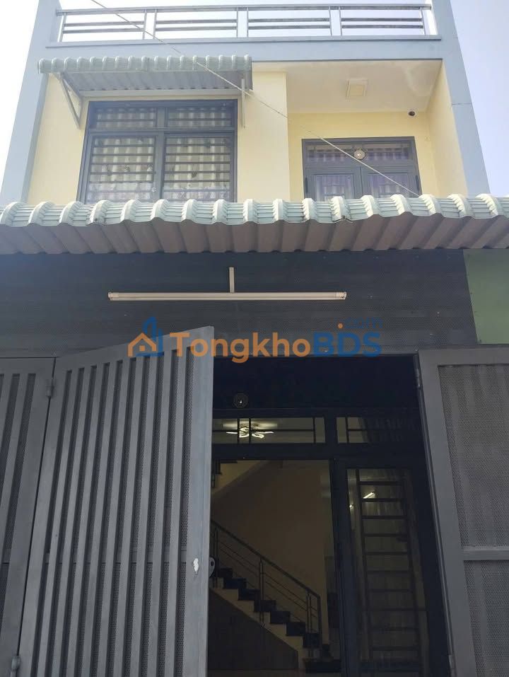 Nhà 70m² Sổ Hồng Đường Xe Hơi, Hóc Môn - Sẵn Sàng Vào Ở Ngay!