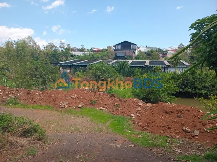 Bán Đất 9000m² Full Thổ Cư Mặt Tiền Suối Lớn, Bảo Lộc - 10 Tỷ