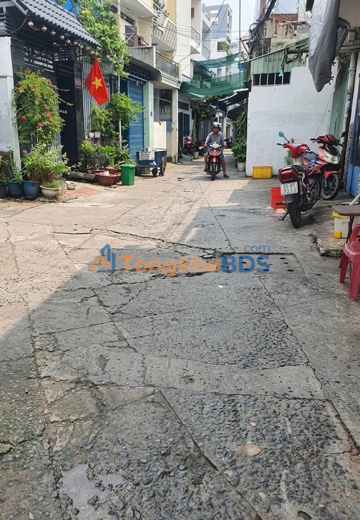 Nhà Tân Phú 32m² Sổ Hồng Riêng - Giá Tốt 2.2 Tỷ