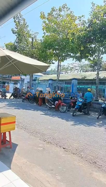 Cho thuê nhà mặt tiền kinh doanh đối diện trường học, kế chợ Tân Long Hội, Vĩnh Long