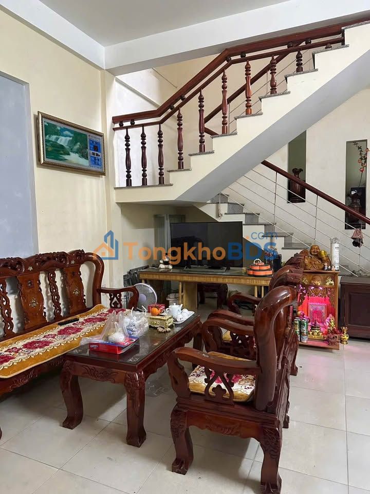 Nhà 2 Tầng 170m² Mặt Tiền Phạm Văn Đồng, Huế - Giá 4.2 Tỷ