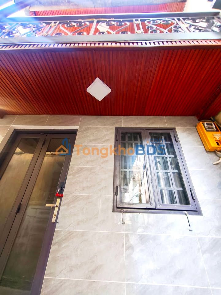 Nhà Đẹp 12m² Sổ Hồng Riêng - Giá Chỉ 1.x Tỷ - Quận 11