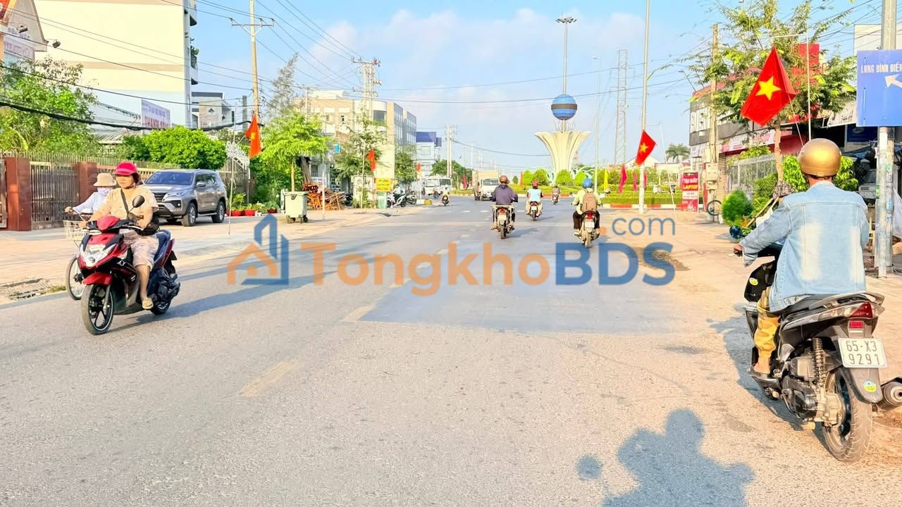 Bán Gấp Nhà Mặt Tiền Chợ Gạo, Đồng Tháp - 600m² Thổ Cư, Giá 1.85 Tỷ