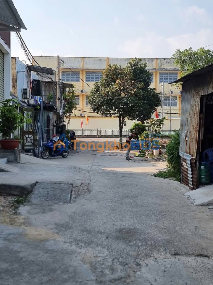 Bán Nhà 116m² Quận 12 - 6 Tỷ, 5PN, Hẻm Xe Hơi, Dòng Tiền Ổn Định